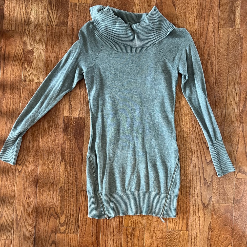 GUESS fitted grey sweater